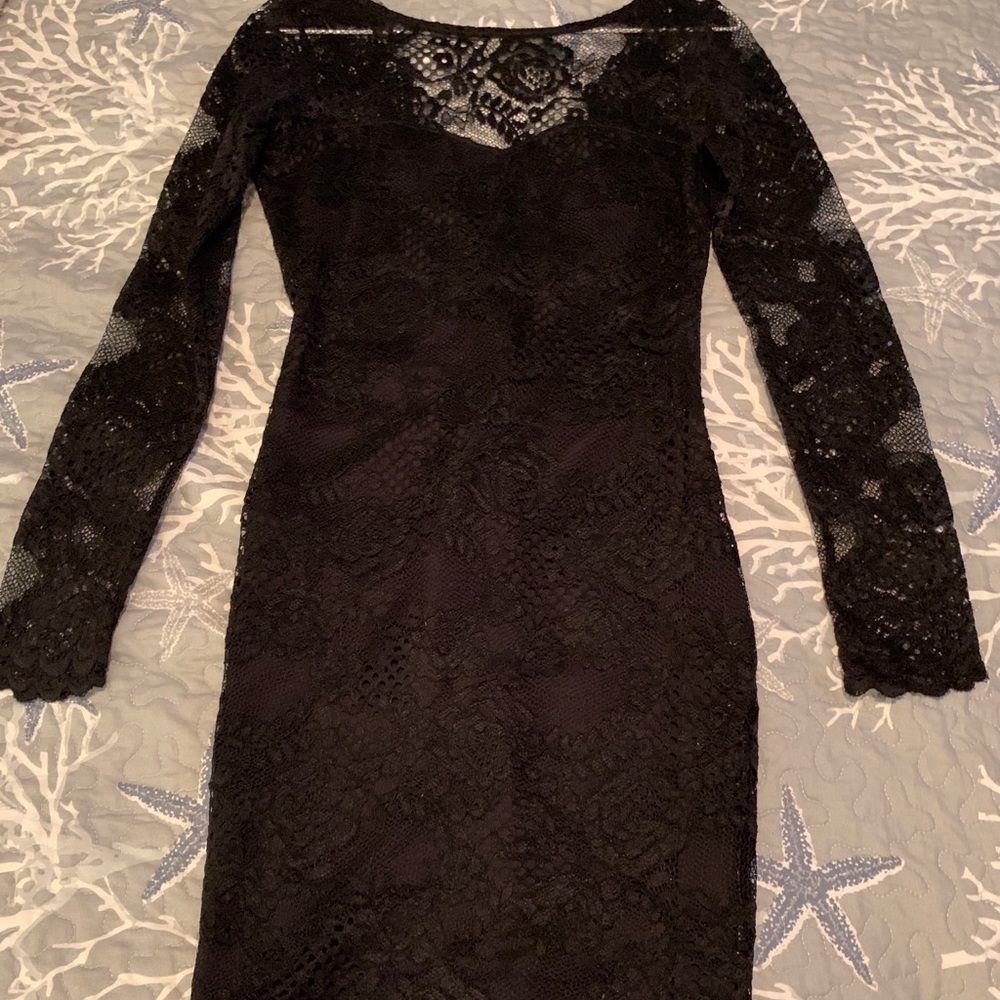 🥳black lace body con dress read description
